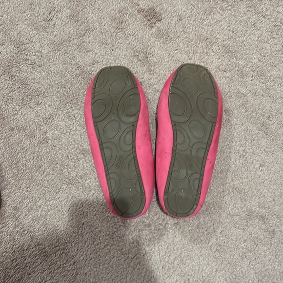 Old Navy Hot Pink Shearling slippers- size 10 - Picture 3 of 4